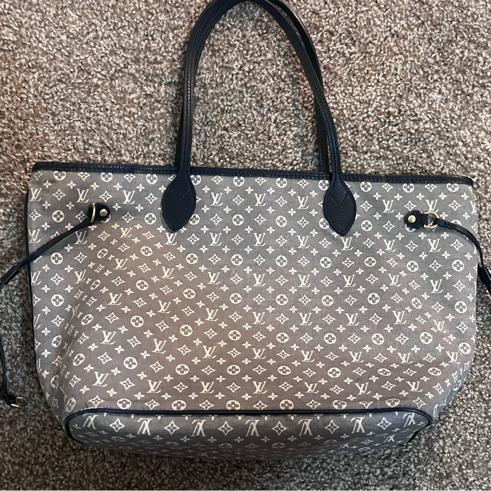 Louis Vuitton Neverfull Monogram Tote Bag